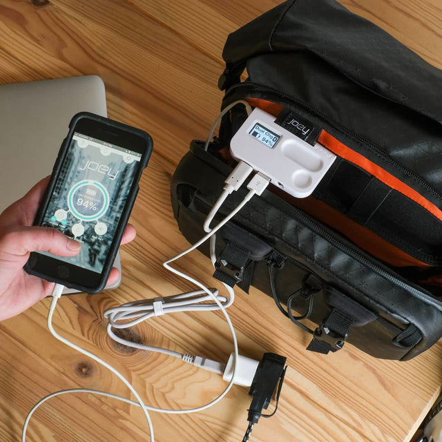 Two Wheel Gear - Alpha Handlebar Bag - Joey Energy Charging Phone